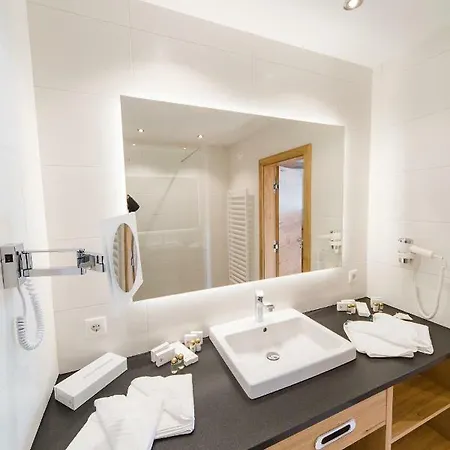 酒店 Giessenbach 4*